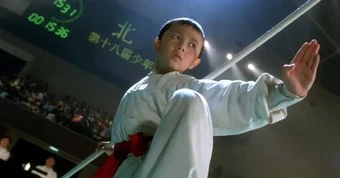 "Thần đồng võ thuật" nổi tiếng toàn châu Á, giải nghệ năm 11 tuổi giờ ra sao?