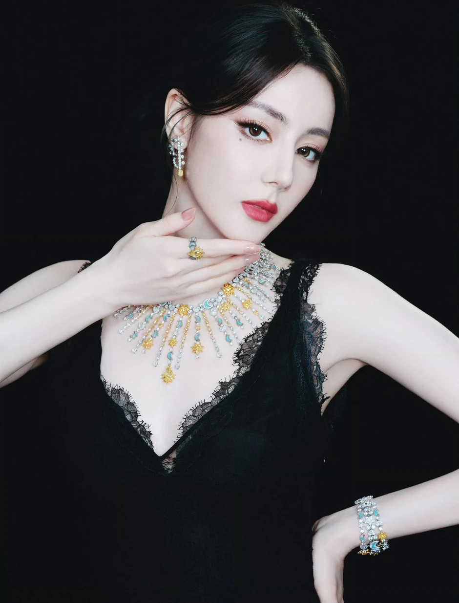 10 mỹ nhân đẹp nhất thế giới 2026: Địch Lệ Nhiệt Ba xếp sau Jisoo (BLACKPINK), hạng 1 visual xô đổ mọi chuẩn mực