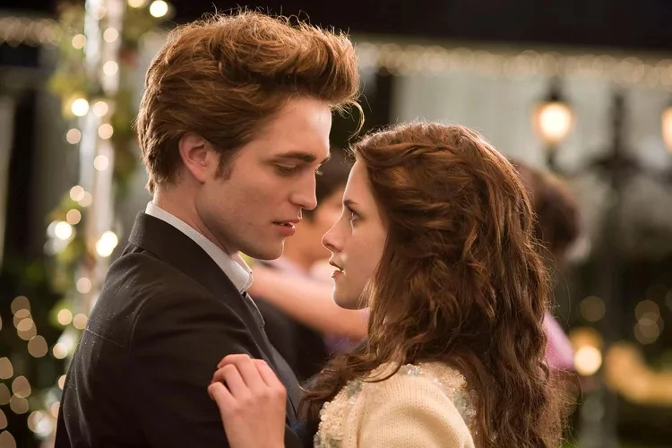 14 năm trước,vài tấm ảnh của paparazzi phá tan cặp đôi Twilight
