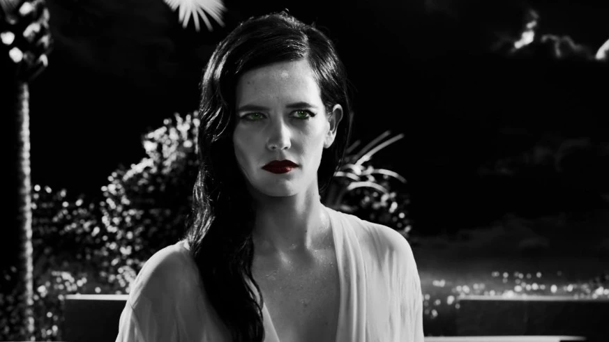 5 phim 18+ để đời của nữ hoàng gợi cảm nhất thập kỷ: Vẻ đẹp độc bản mê hoặc, body nóng bỏng hiếm ai bằng