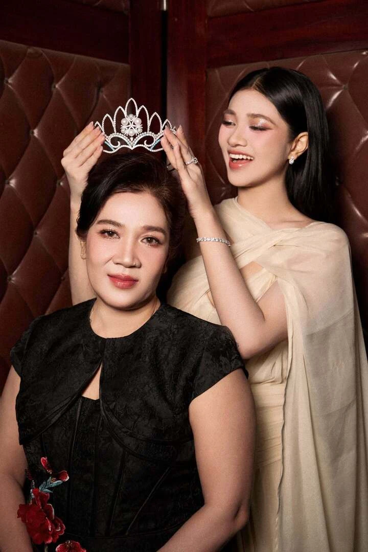 Á hậu để mặt mộc đóng Trại Buôn Người: Tuổi thơ khó khăn, từng bị chê nhan sắc