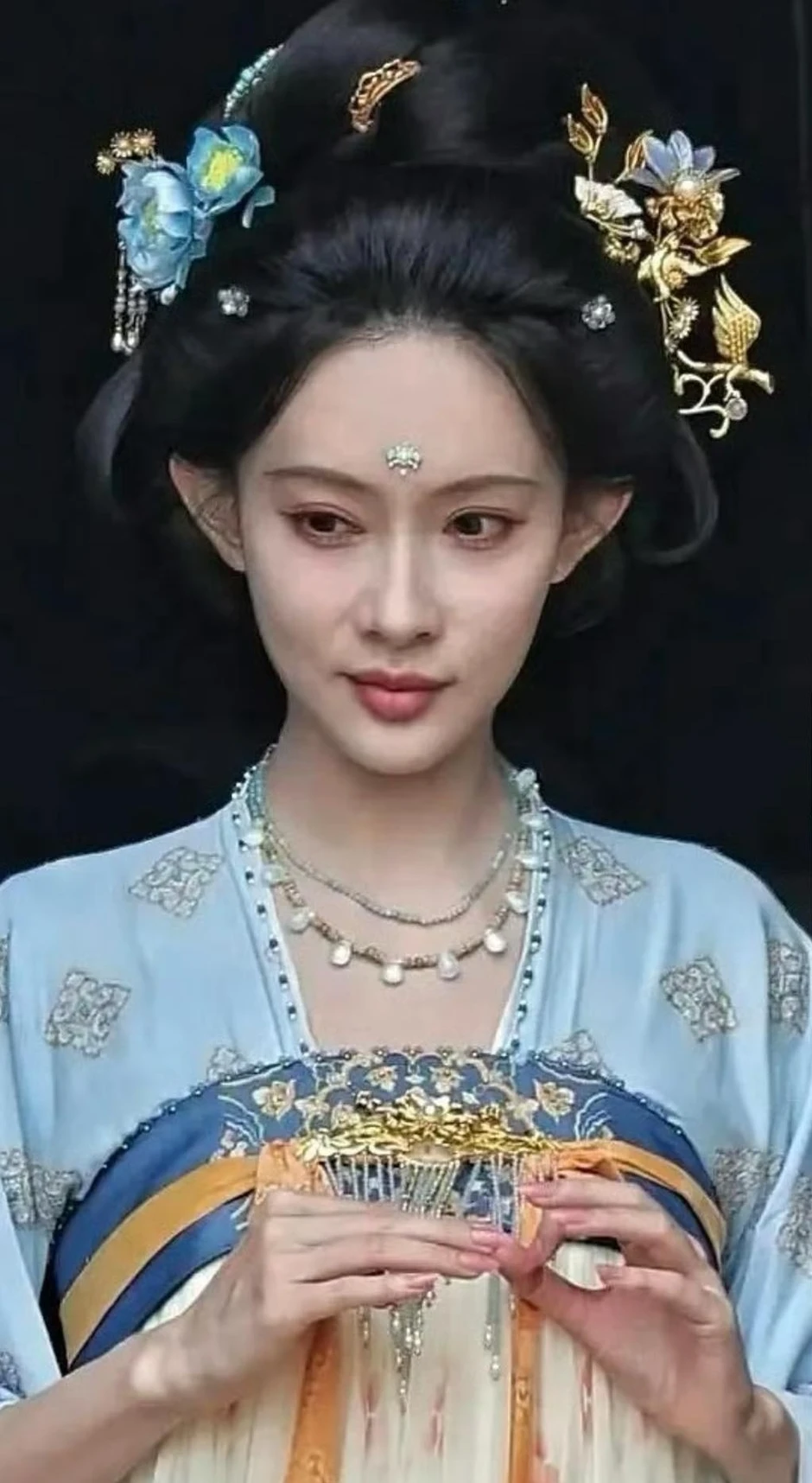 Ai bắt Mạnh Tử Nghĩa ăn cơm giùm với: Người gầy như bộ xương!