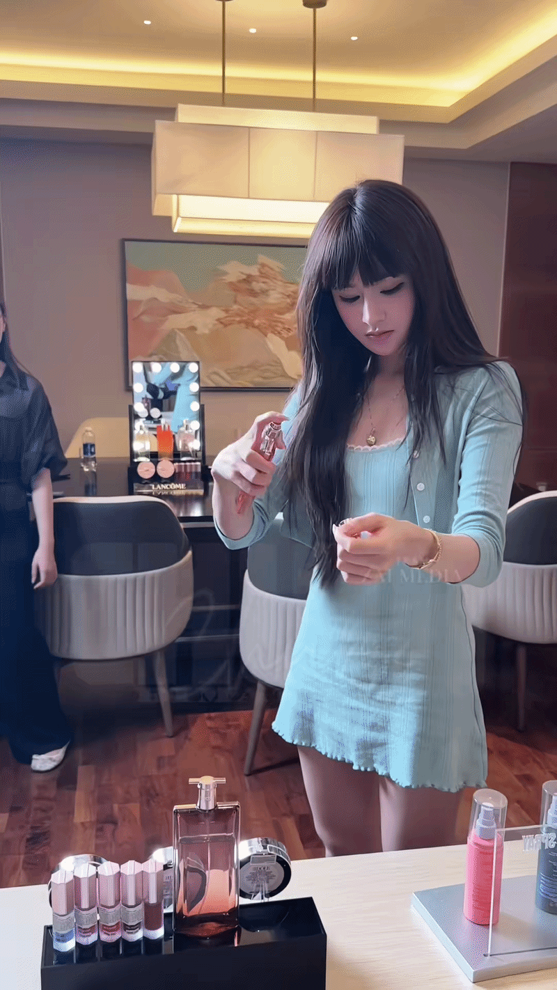 Ai cũng tưởng Hiền Hồ là Kim Ji Won