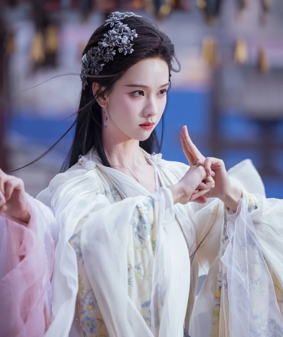 Ai là đệ nhất mỹ nhân cổ trang, hỏi cả triệu người cũng chỉ 1 đáp án: Góc nào cũng đẹp siêu phàm thoát tục Ai là đệ nhất mỹ nhân cổ trang, hỏi cả triệu người cũng chỉ 1 đáp án: Góc nào cũng đẹp siêu phàm thoát tục