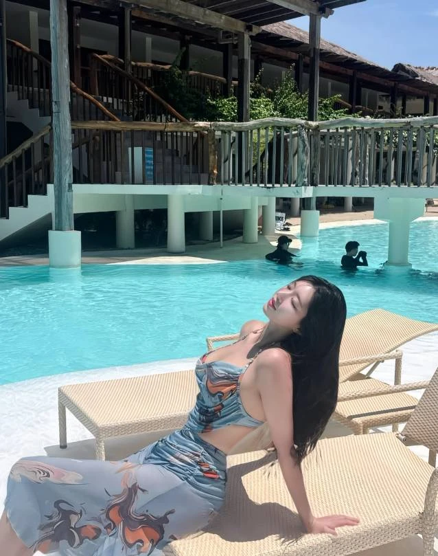 Biểu tượng "mình hạc xương mai" bị lung lay bởi hot girl sở hữu dáng quả lê tuyệt mỹ đến từ Hàn Quốc