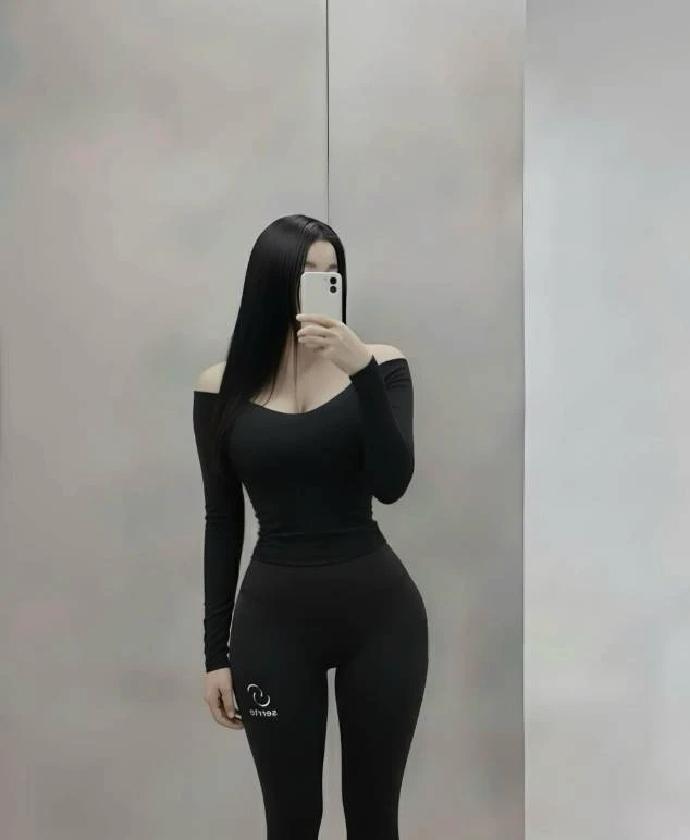 Biểu tượng "mình hạc xương mai" bị lung lay bởi hot girl sở hữu dáng quả lê tuyệt mỹ đến từ Hàn Quốc