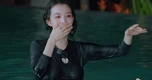 Bộ đồ bơi mỏng tang, o ép khiến Vương Sở Nhiên bị dòm ngó trên sóng truyền hình