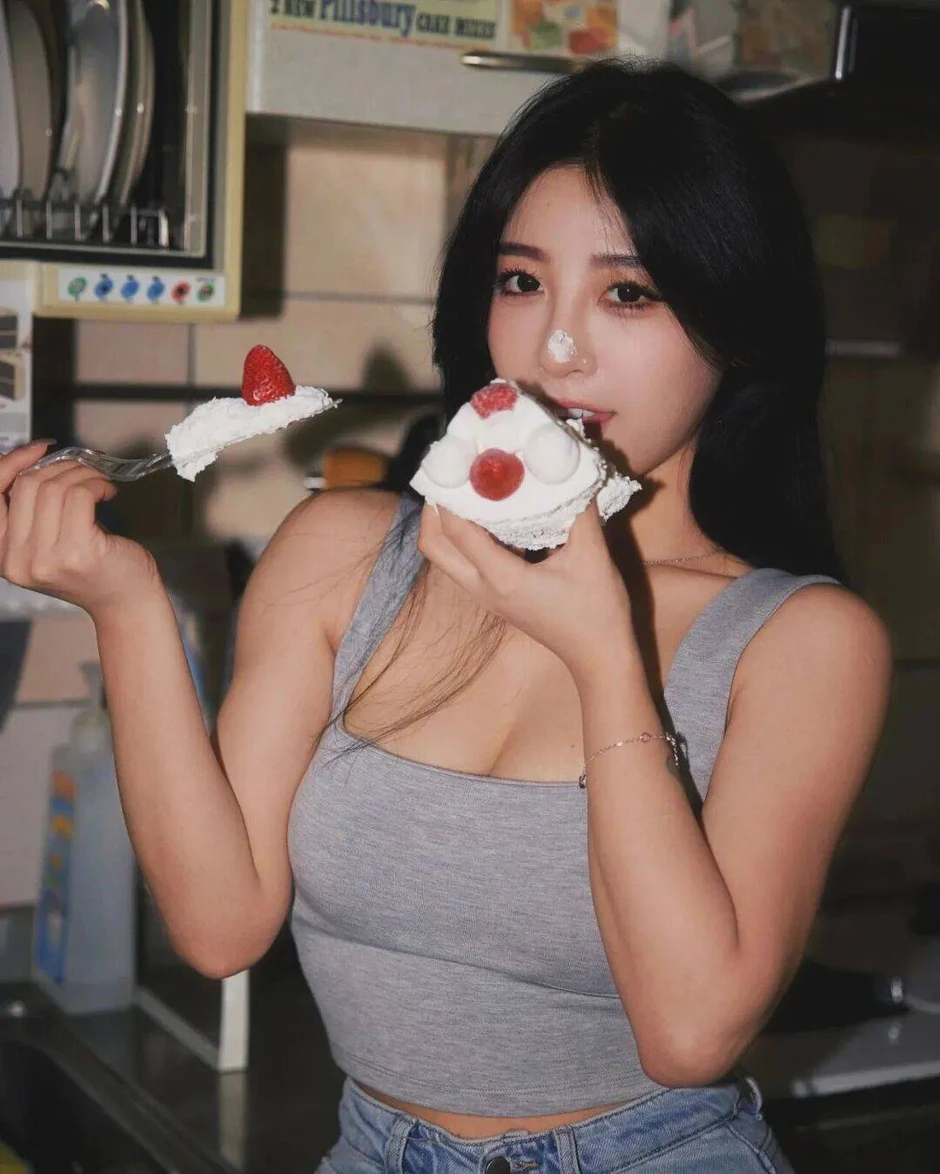 Bông hồng lai phá vỡ quy chuẩn, sở hữu body vạn người mê