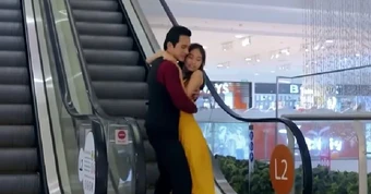 Bóng Ma Hạnh Phúc tình tiết lố bịch chưa từng thấy