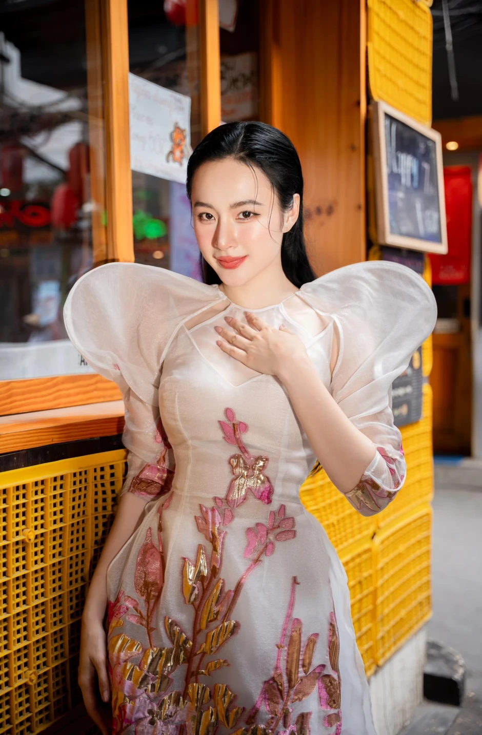 Bức ảnh 13 năm trước khiến Angela Phương Trinh bị xử phạt 3,5 triệu đồng, gắn mác gái hư showbiz