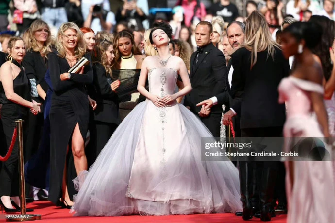 Bức ảnh xứng đáng phong thần của Châu Dã ở Cannes