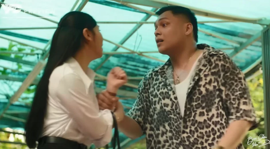 Bước Chân Vào Đời có dàn diễn viên thi nhau nhập viện