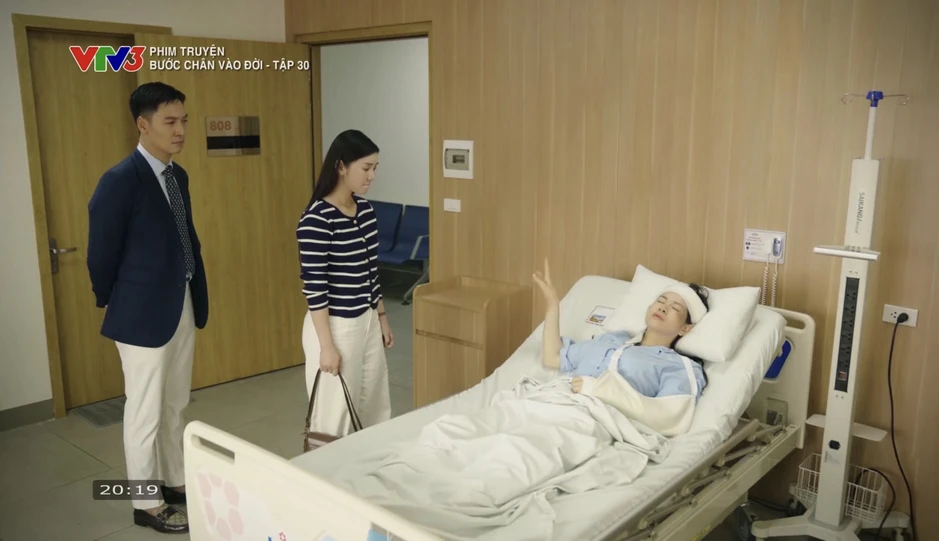 Bước Chân Vào Đời có dàn diễn viên thi nhau nhập viện