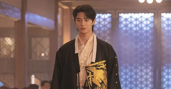 Byeon Woo Seok tỏa sáng với thần thái vương tôn quý tộc nổi bật