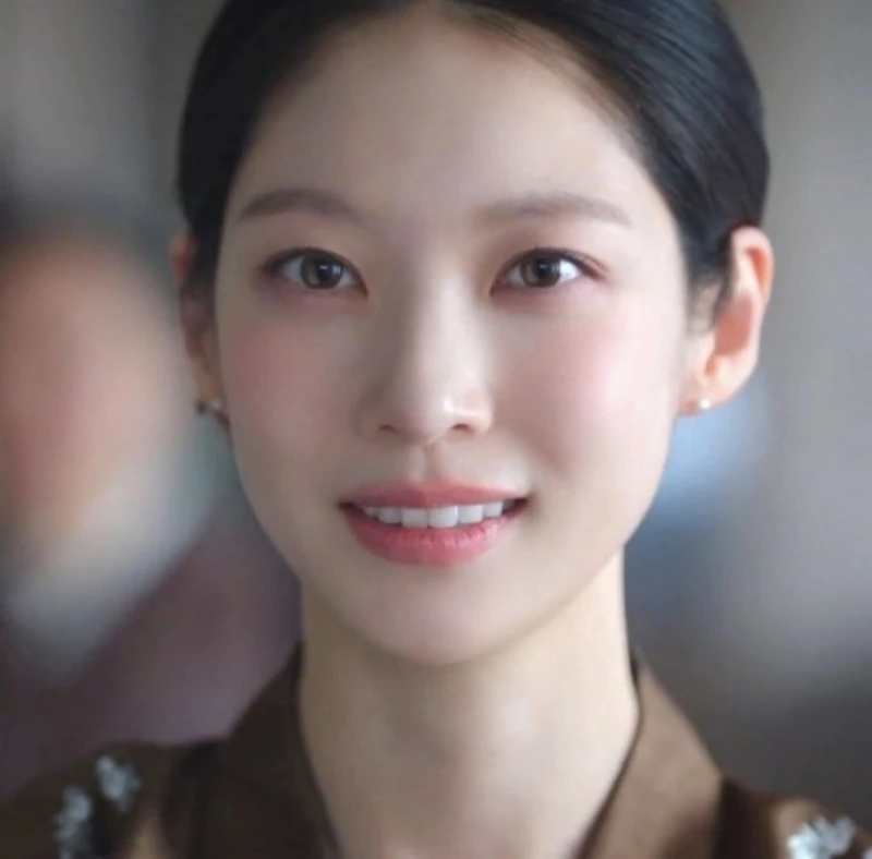 Cả đời xem phim Hàn mới thấy Thái hậu đẹp như Gong Seung Yeon