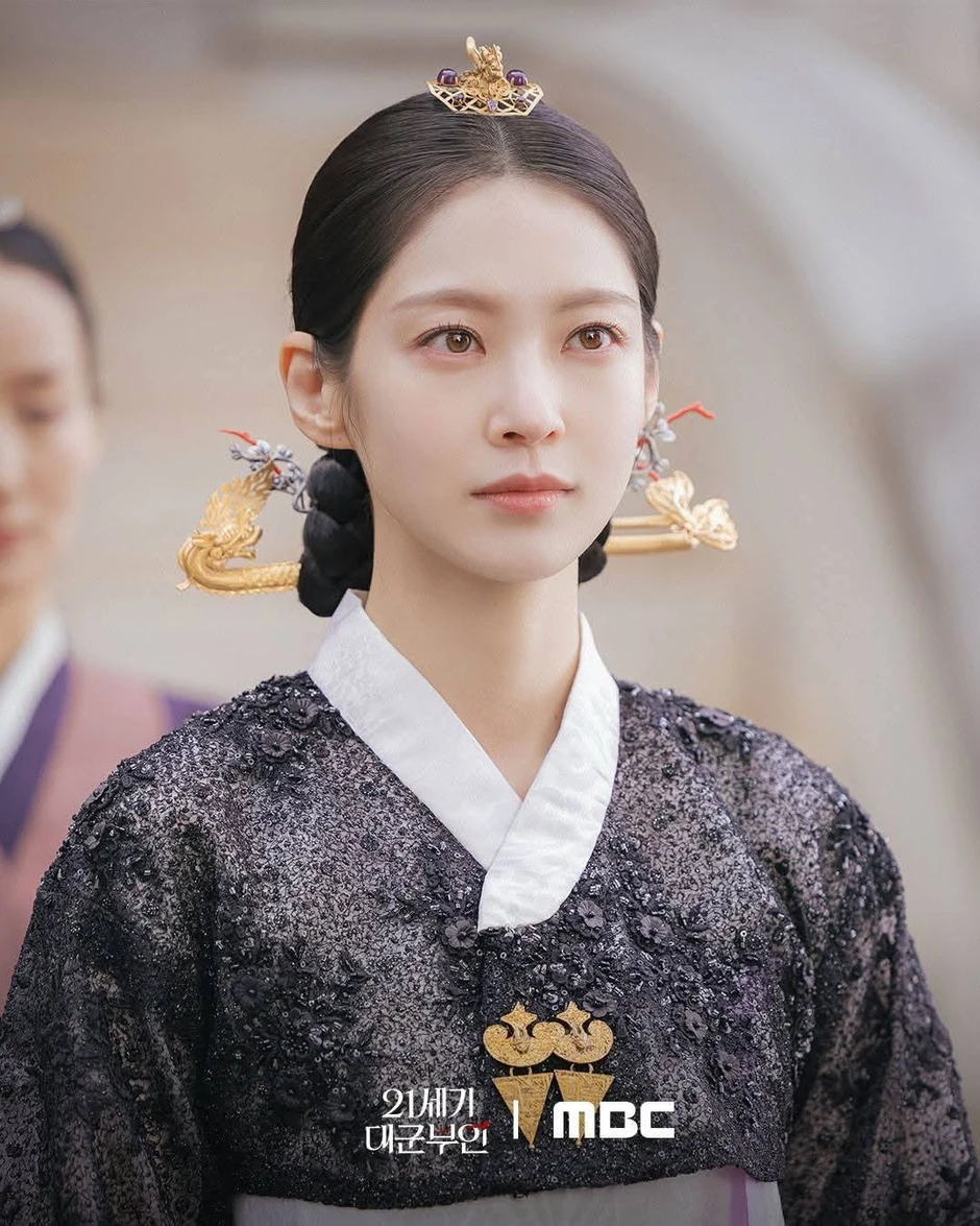 Cả đời xem phim Hàn mới thấy Thái hậu đẹp như Gong Seung Yeon
