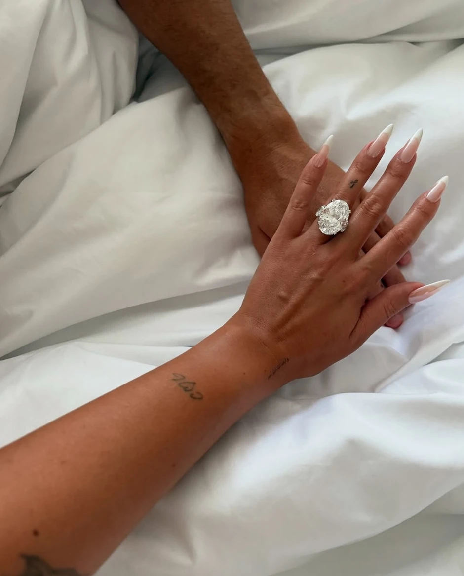 Cách Georgina Rodriguez biến danh xưng "bạn gái CR7" thành thương hiệu triệu đô: Khi Lọ Lem biết tự đúc vương miện