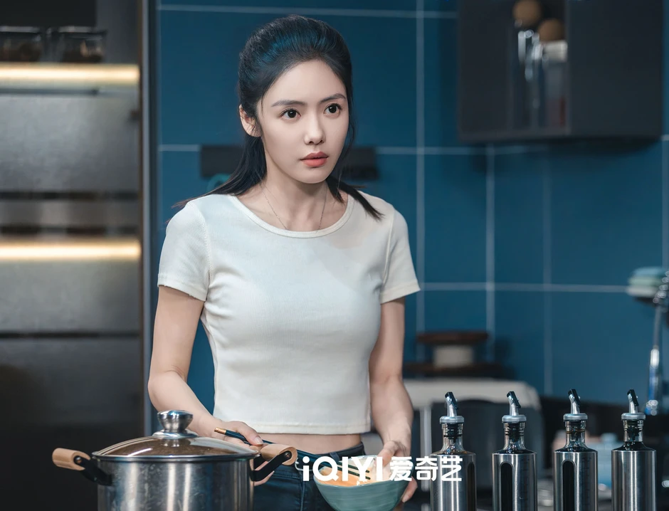 cảnh hôn đẹp như thơ của Tỉnh Bách Nhiên và Thái Văn Tịnh
