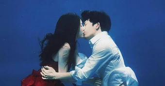 cảnh hôn đẹp như thơ của Tỉnh Bách Nhiên và Thái Văn Tịnh