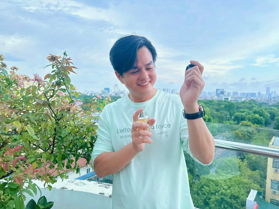Cao Minh Đạt phụ vợ kém 8 tuổi bán nước hoa, 51 tuổi nuôi con mọn