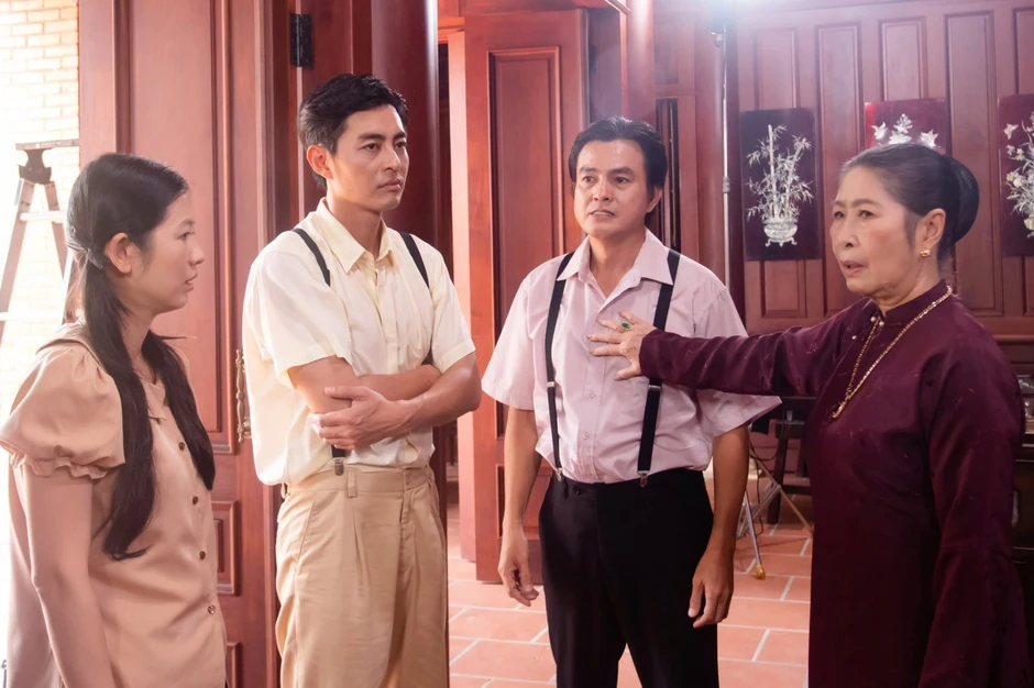 Cao Minh Đạt phụ vợ kém 8 tuổi bán nước hoa, 51 tuổi nuôi con mọn