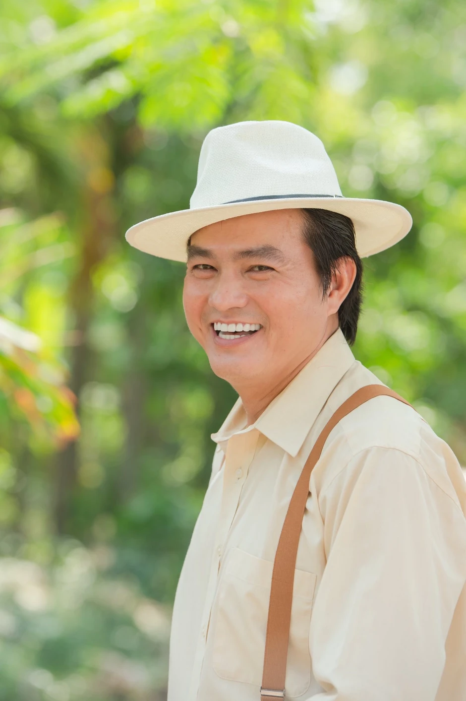 Cao Minh Đạt phụ vợ kém 8 tuổi bán nước hoa, 51 tuổi nuôi con mọn