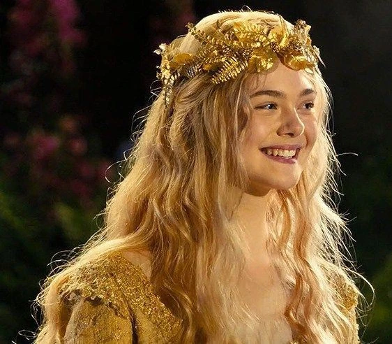 Chỉ cần Elle Fanning đóng phim 18+ thì cả thế giới phải chịu thua