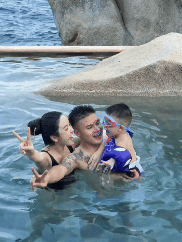 Chu Thanh Huyền trắng phát sáng khi gia nhập đường đua bikini hè, vóc dáng nóng bỏng bên Quang Hải
