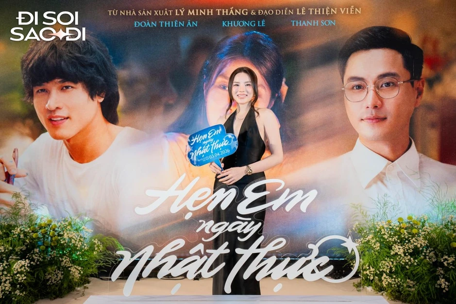 Clip hot: Kỳ Duyên chắp tay lạy khán giả trên thảm đỏ vì bị ép làm 1 việc xấu hổ vô cùng