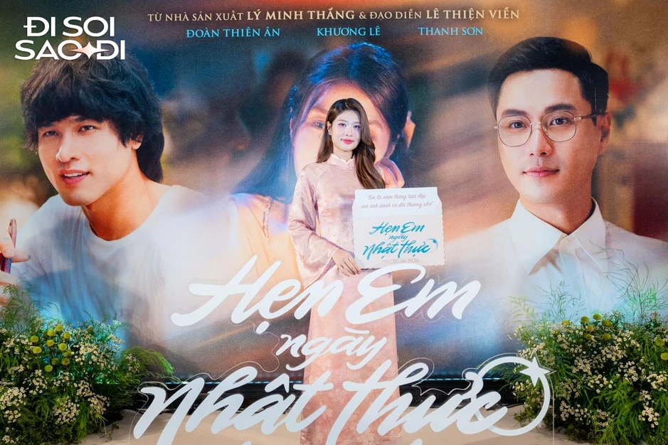 Clip hot: Kỳ Duyên chắp tay lạy khán giả trên thảm đỏ vì bị ép làm 1 việc xấu hổ vô cùng