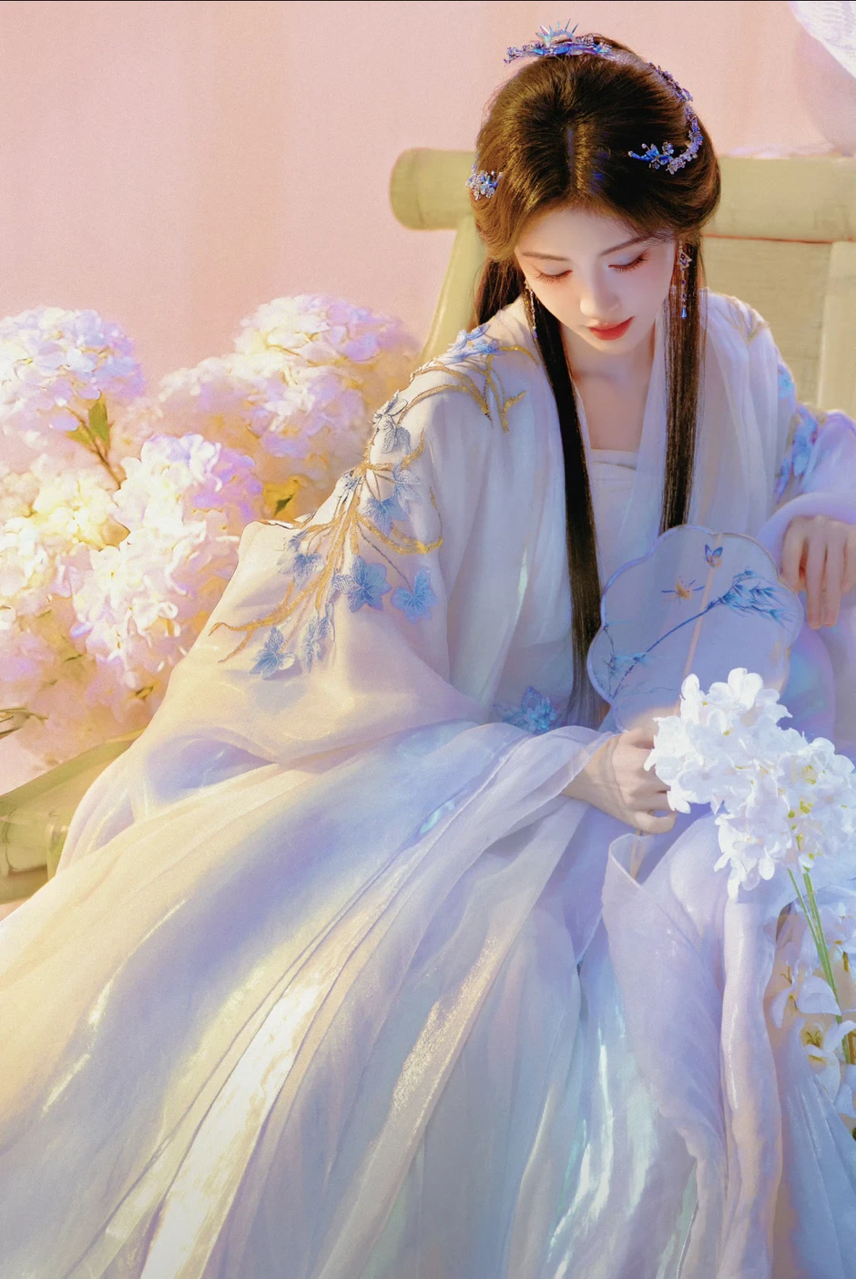 Có bao nhiêu vai tiên tử cứ đưa Cúc Tịnh Y đóng là chuẩn nhất Có bao nhiêu vai tiên tử cứ đưa Cúc Tịnh Y đóng là chuẩn nhất