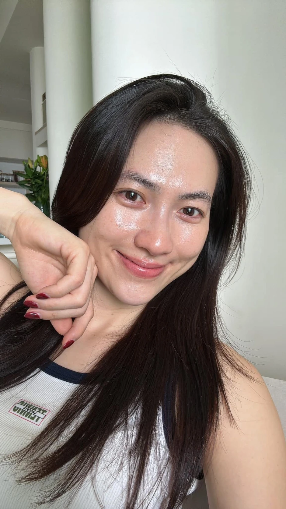 Cô bé Cà Mau bán xôi phụ mẹ bất ngờ lọt đề cử đẹp nhất thế giới