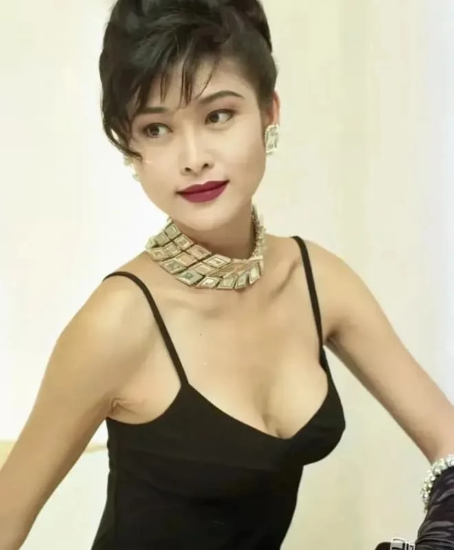 Cuộc đời của nữ hoàng phim 18+ Diệp Ngọc Khanh Cuộc đời của nữ hoàng phim 18+ Diệp Ngọc Khanh