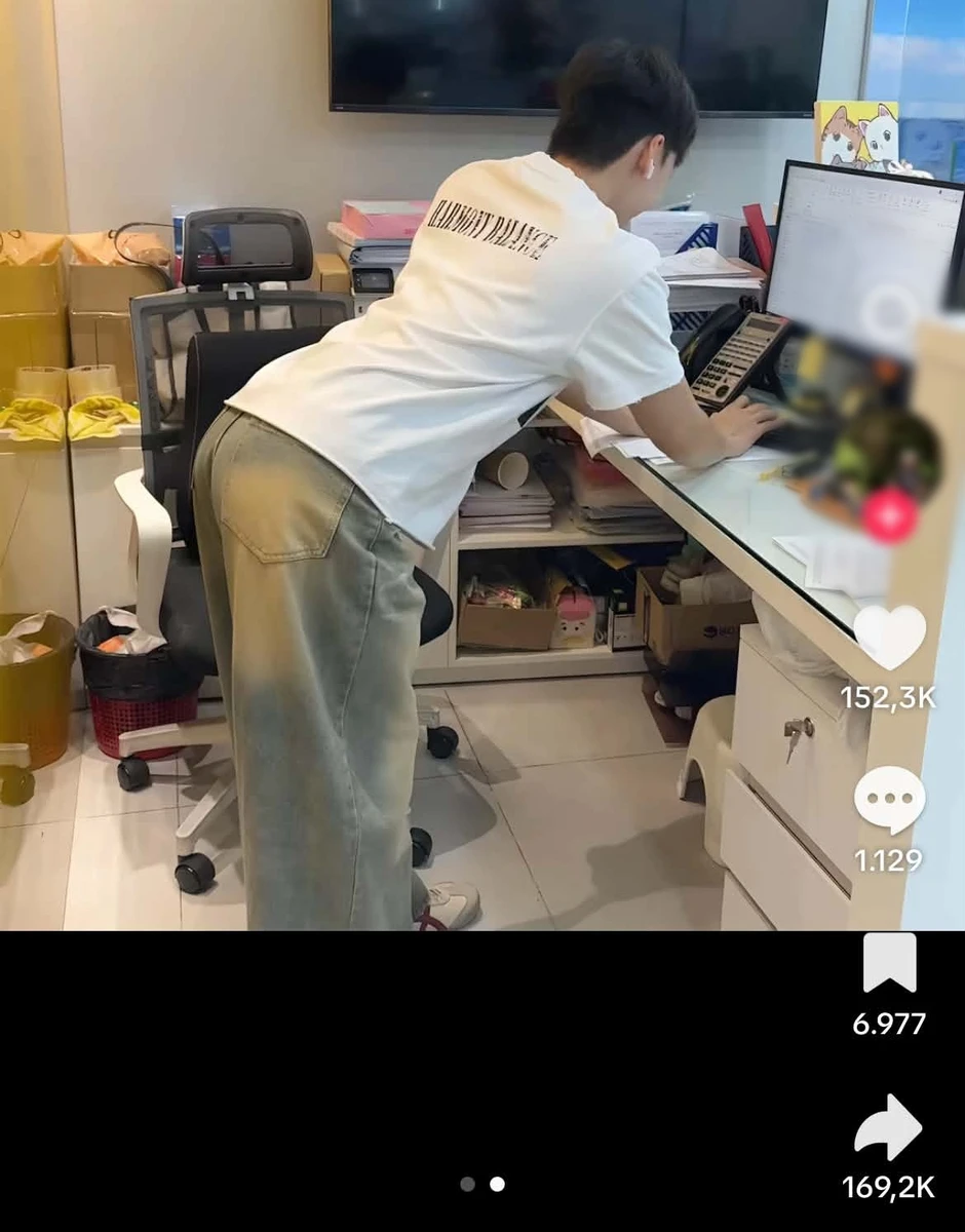 Dáng đứng Bóng Ma Hạnh Phúc là gì mà cả MXH bắt trend? Dáng đứng Bóng Ma Hạnh Phúc là gì mà cả MXH bắt trend?