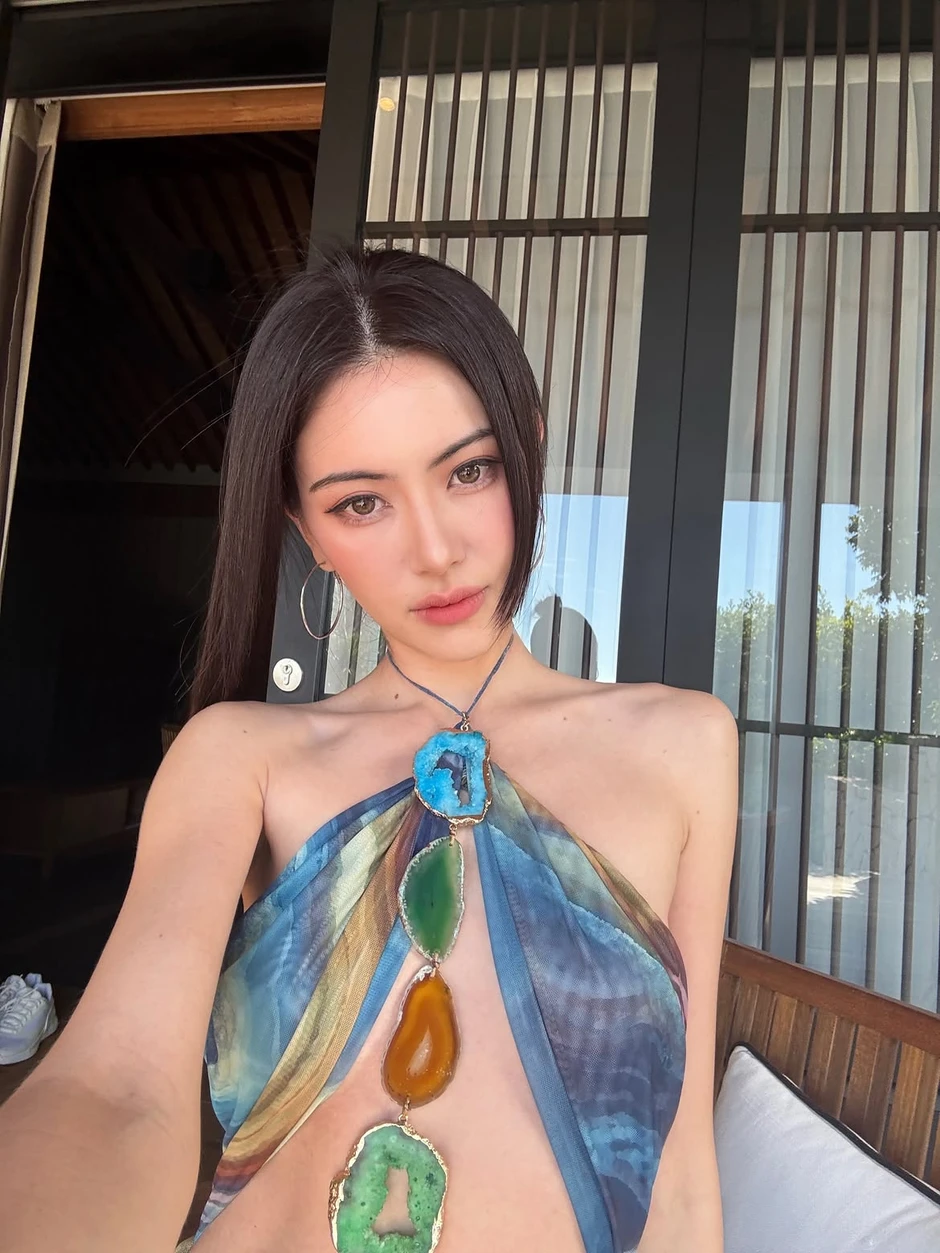 Đến chồng tài tử cũng không chịu nổi sắc vóc của "ma nữ" Mai Davika tại resort đắt nhất Việt Nam Đến chồng tài tử cũng không chịu nổi sắc vóc của "ma nữ" Mai Davika tại resort đắt nhất Việt Nam