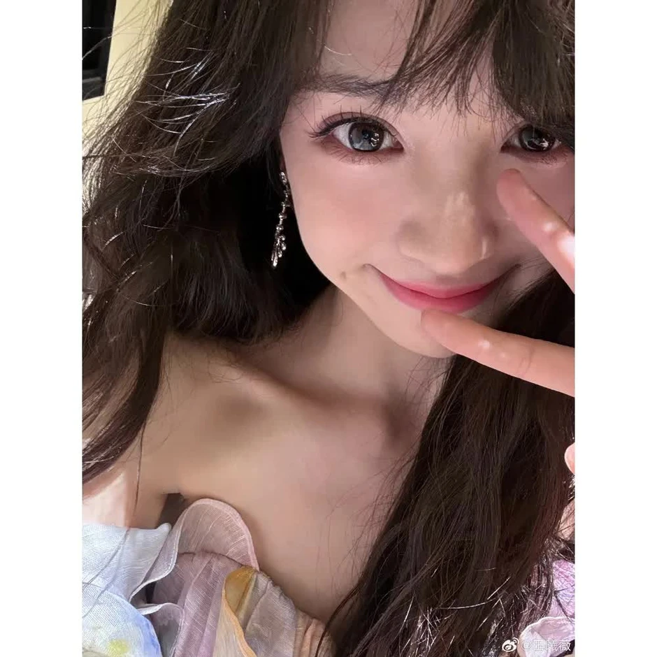Điền Hi Vi dùng nhan sắc vạn người mê để hồi sinh sự nghiệp Điền Hi Vi dùng nhan sắc vạn người mê để hồi sinh sự nghiệp