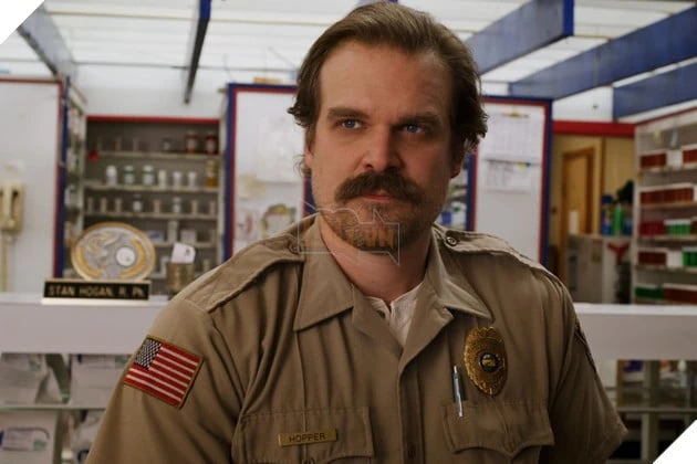 Diễn Viên David Harbour Bật Mí Kỷ Niệm “Khó Đỡ” Với Dàn Diễn Viên Nhí Stranger Things