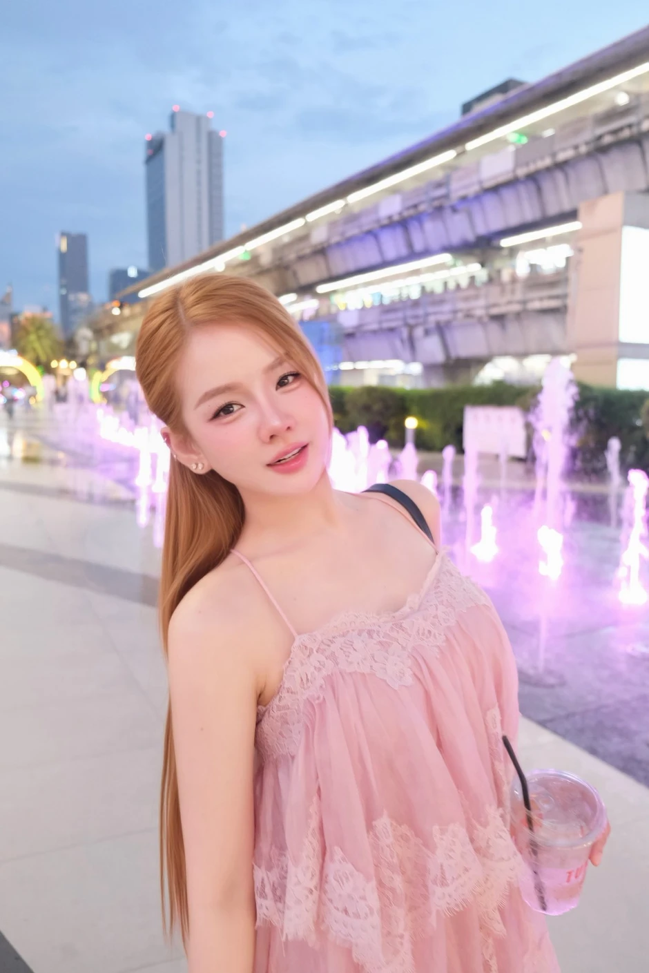 DJ Mie thả dáng với chân váy ren khoe eo thon, nhan sắc thăng hạng ngỡ ngàng