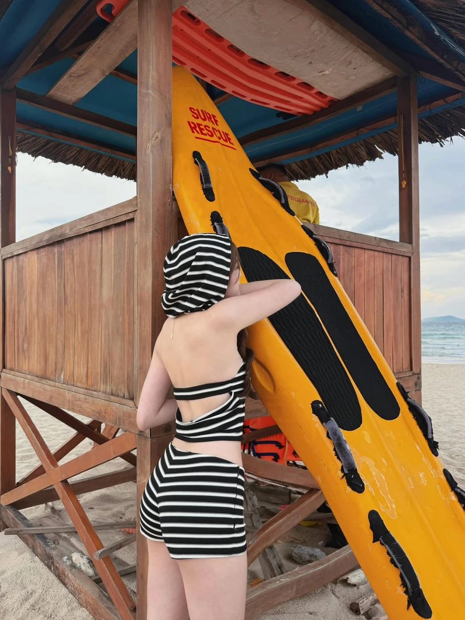 Gái đẹp Việt Nam đổ xô khoe bóng lưng Gái đẹp Việt Nam đổ xô khoe bóng lưng