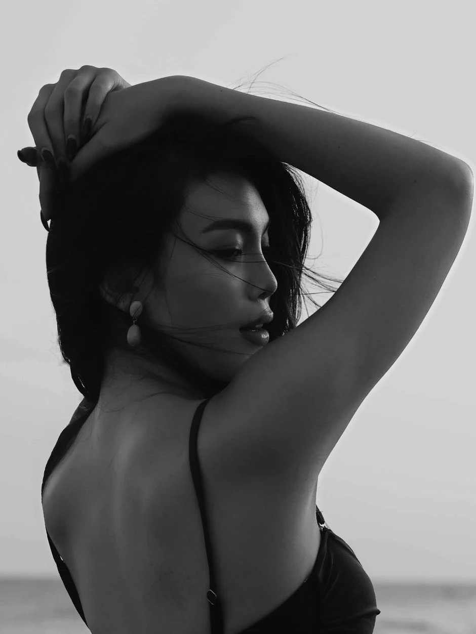 Gái đẹp Việt Nam đổ xô khoe bóng lưng Gái đẹp Việt Nam đổ xô khoe bóng lưng
