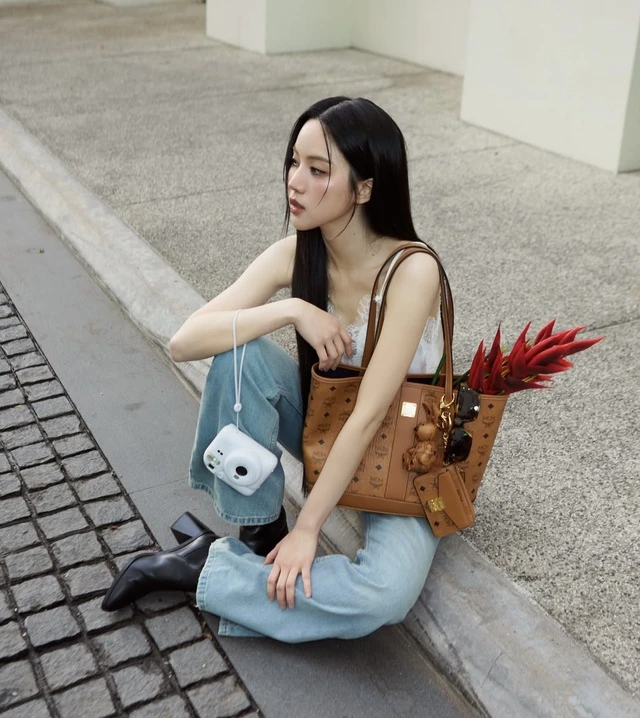 Gái xinh khoe nội y hút gần 3 triệu lượt xem, ngoài đời mặc đơn giản vẫn cuốn