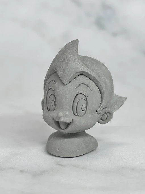 Giải mã bí ẩn 70 năm: Kiểu tóc bất khả thi của Astro Boy chính thức bước ra đời thực