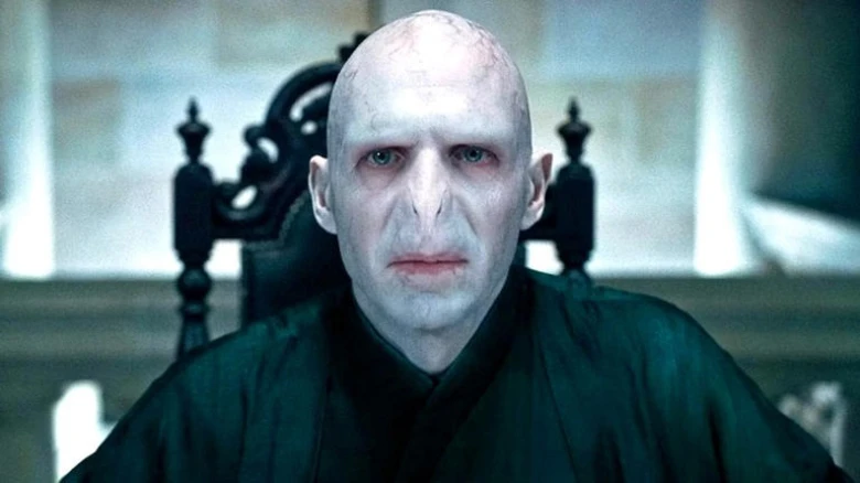 Giải mã bí ẩn Chúa tể Voldemort: Vì sao "Kẻ mà ai cũng biết là ai đấy" lại không có mũi?