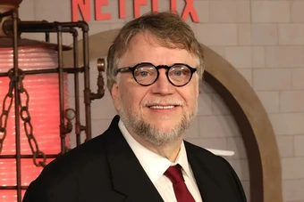 Guillermo Del Toro Kể Lại Lần Nhìn Thấy UFO Năm 14 Tuổi: “Cảm Giác Như Dùng Nấm Ảo Giác”