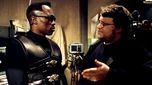 Guillermo del Toro nhớ lại thời kỳ “uống 40 lon Red Bull mỗi ngày” khi quay Blade II