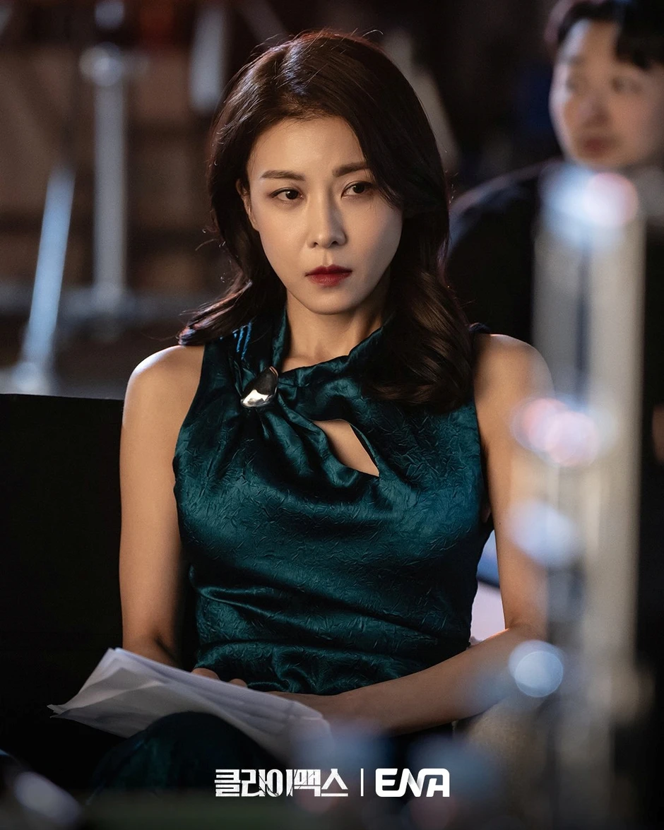 Ha Ji Won càng điên càng cuốn, cả đời chưa từng diễn hay đến thế Ha Ji Won càng điên càng cuốn, cả đời chưa từng diễn hay đến thế