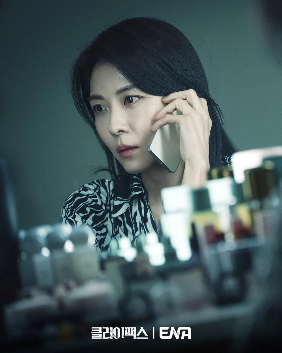 Ha Ji Won càng điên càng cuốn, cả đời chưa từng diễn hay đến thế Ha Ji Won càng điên càng cuốn, cả đời chưa từng diễn hay đến thế