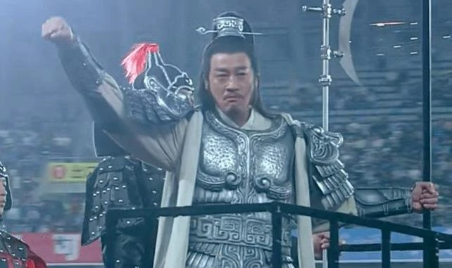 Hà Nhuận Đông hóa thân Tây Sở Bá Vương Hạng Vũ trên sân bóng, khí chất "vô đối" sau 14 năm Hà Nhuận Đông hóa thân Tây Sở Bá Vương Hạng Vũ trên sân bóng, khí chất "vô đối" sau 14 năm