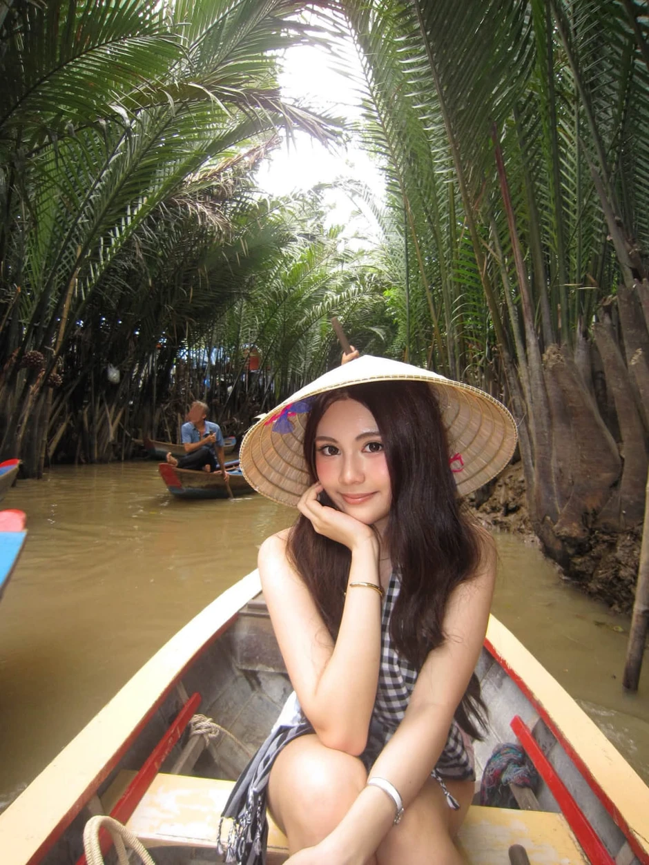 Hạt Dẻ tuổi 18 được so sánh với biểu tượng nhan sắc Thái Lan
