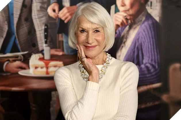 Helen Mirren, Seth Rogen Và Phạm Băng Băng Nhận Giải Tribute Awards Tại LHP Toronto